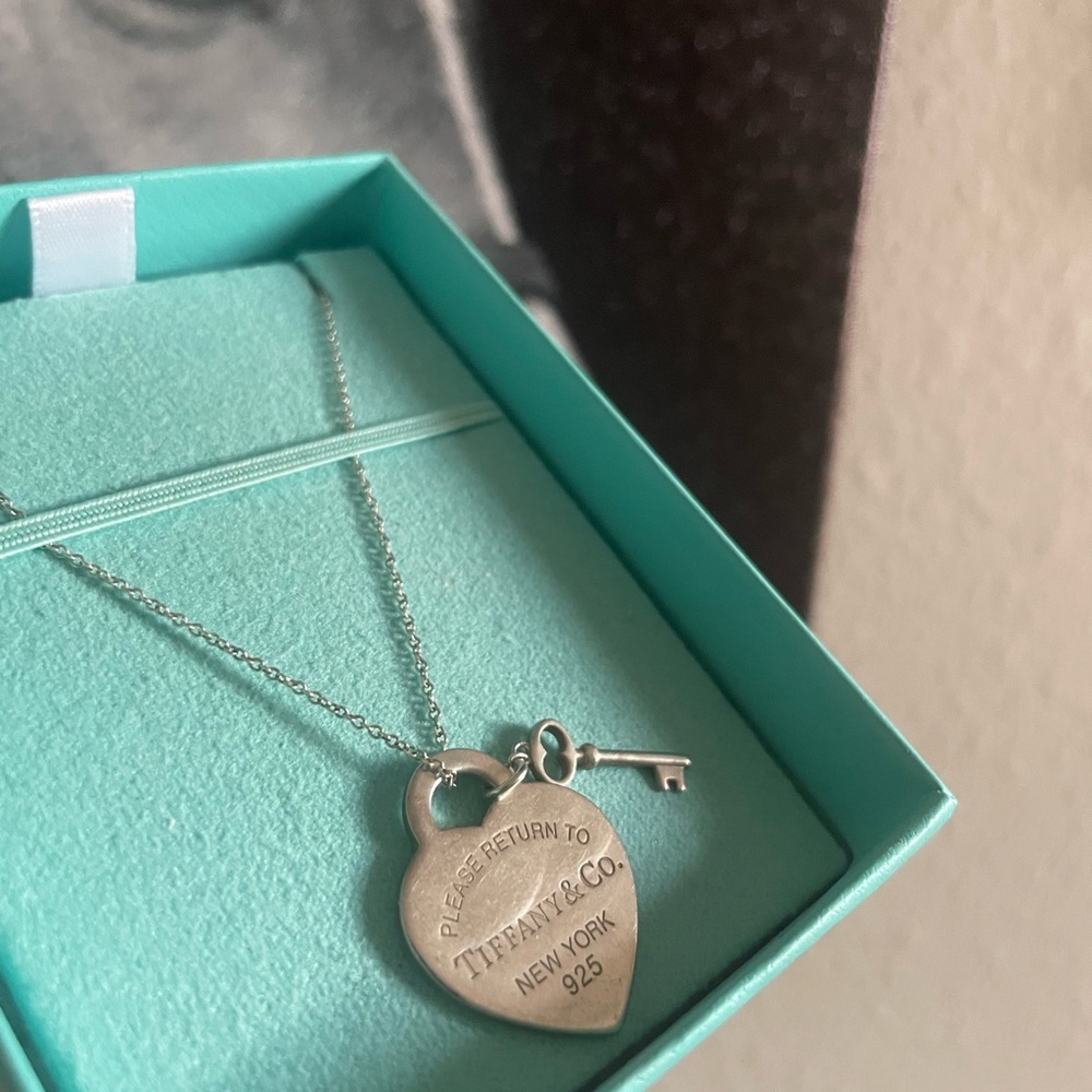 Return to Tiffany Heart Tag with Key Pendant - Picture 1 of 5